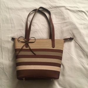 Super Cute Brown Striped Purse wt pocket!!!💋👜💗